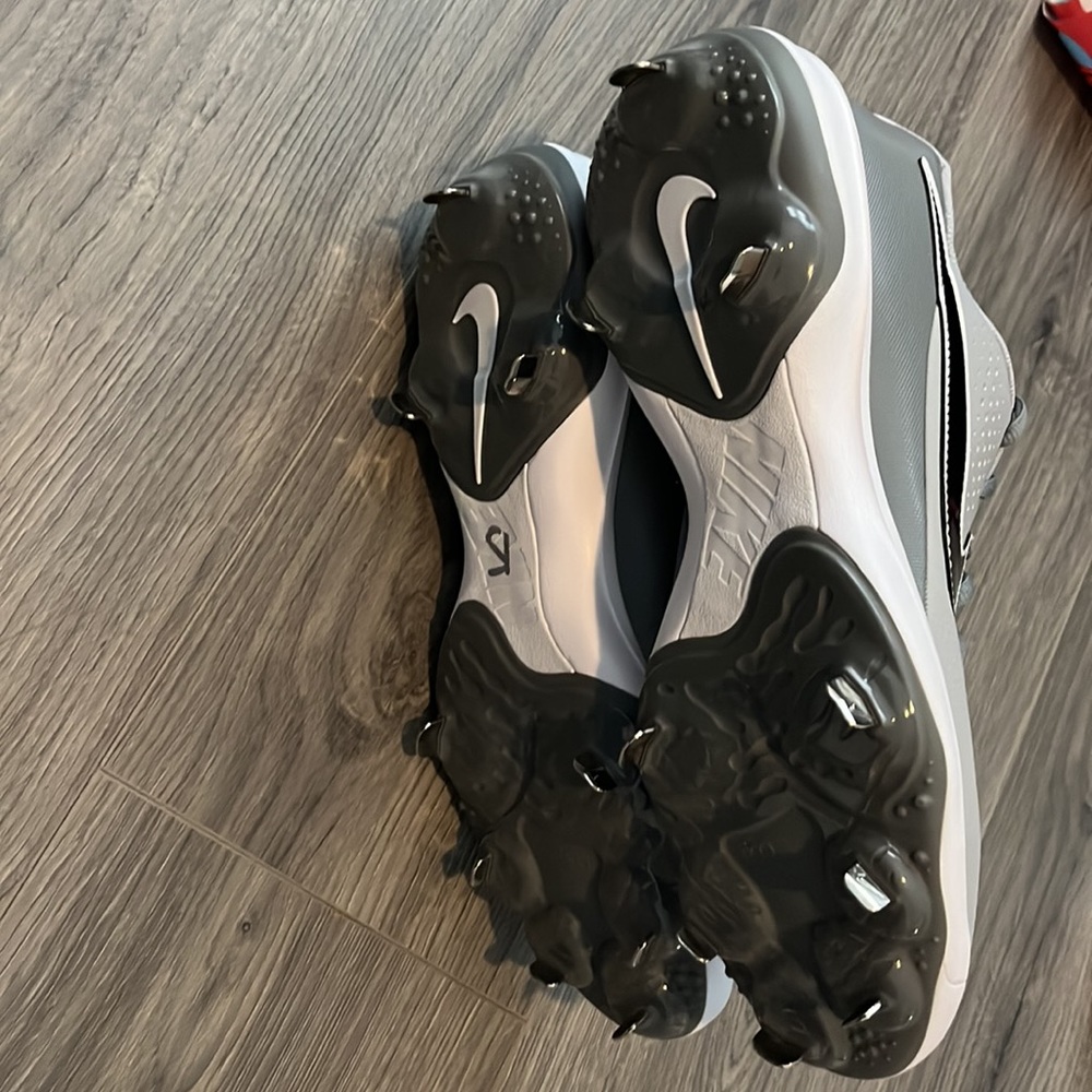 Brand new nike-mens-alpha-huarache-3-varsity-low-metal-baseball-cleats size 11.5 - Picture 8 of 8